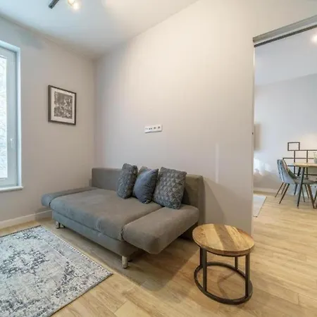 Spacious And Cozy-city Center-snn65\59 *